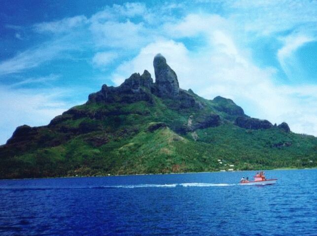 Bora Bora From the Sea 4